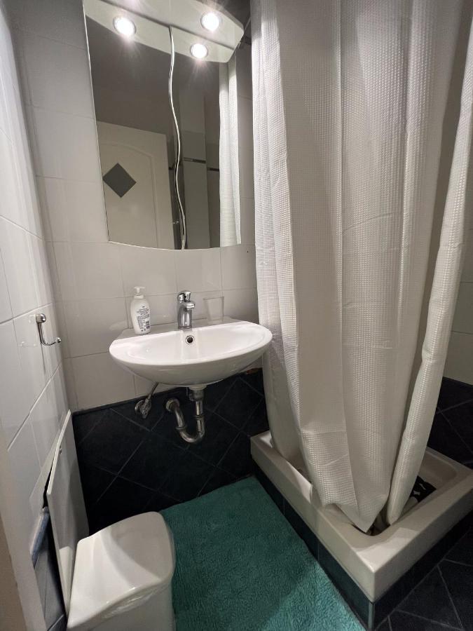 Spáta Hector Apartment Airport By Airstay מראה חיצוני תמונה